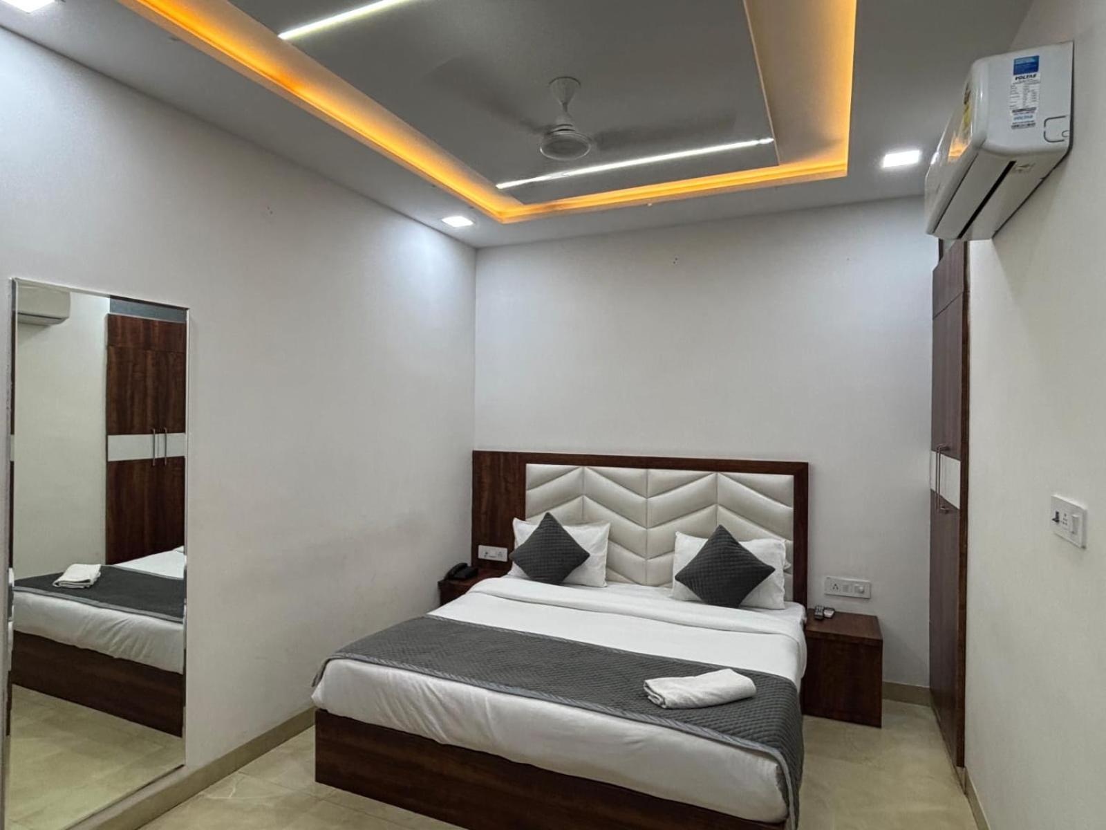 Hotel Ganga Palace - Agra アーグラ エクステリア 写真