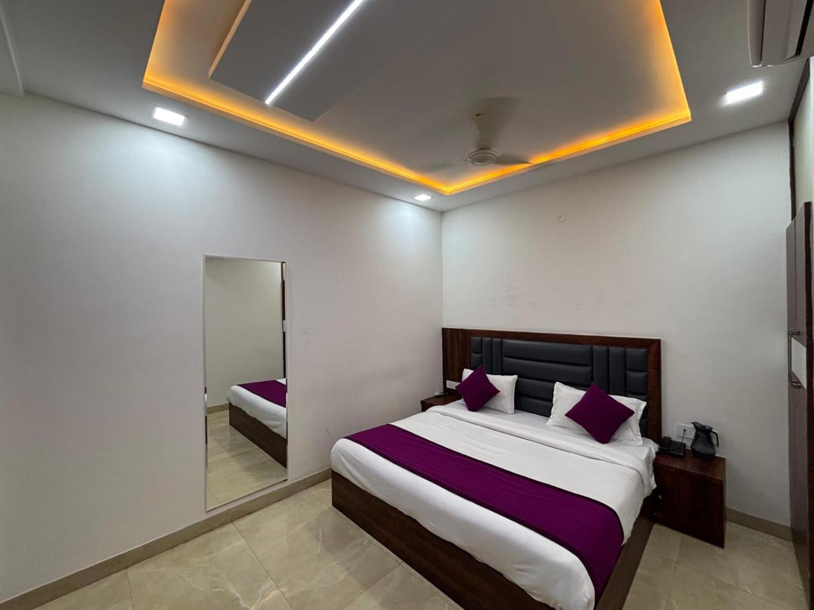 Hotel Ganga Palace - Agra アーグラ エクステリア 写真